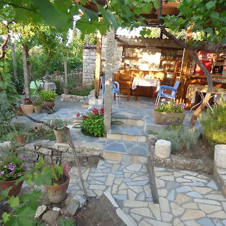 & Lorenc Guest house Berat