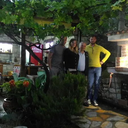 & Lorenc Guest house Berat