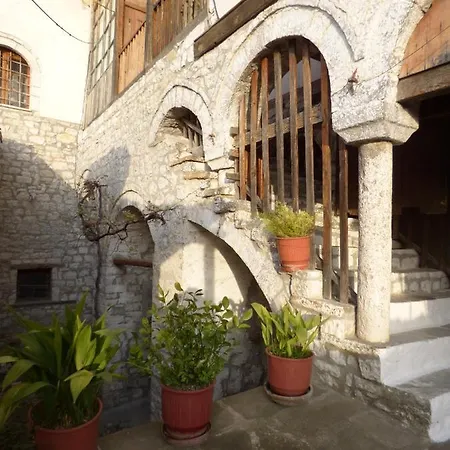 & Lorenc Guest house Berat