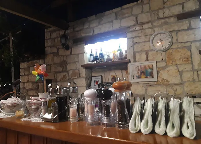 & Lorenc 招待所 2*