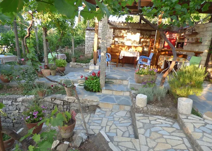 & Lorenc Pensión Berat