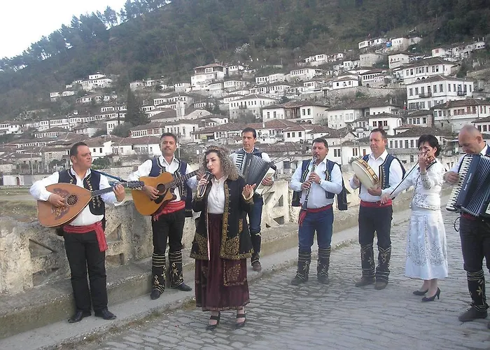 招待所 & Lorenc 2*