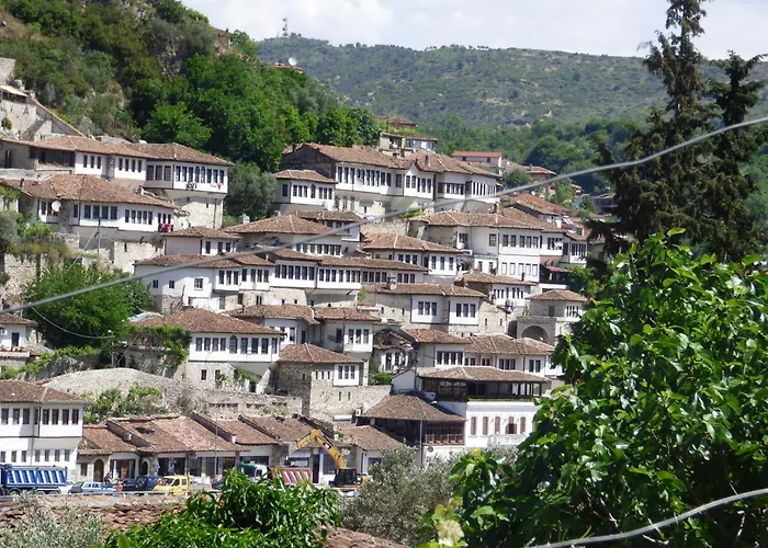 & Lorenc Pensión 2*